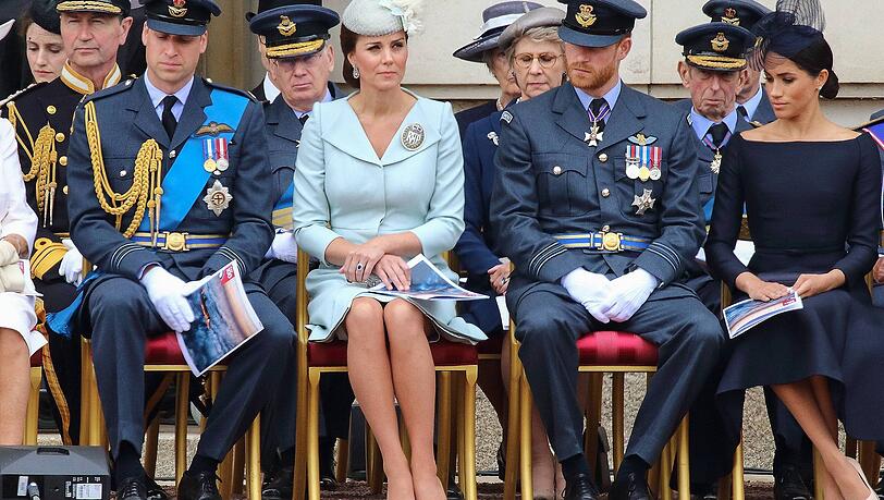Prinz William, Prinzessin Kate, Prinz Harry und Herzogin Meghan während des Events zu Ehren der Royal Air Force im Juli 2018. Prinz William, Prinzessin Kate, Prinz Harry und Herzogin Meghan während des Events zu Ehren der Royal Air Force im Juli 2018.