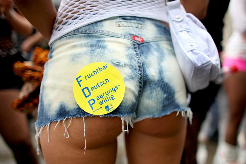 Promis machen's vor, junge Mädchen machen's nach: Ultrakurze Hotpants sind voll im Trend. Nicht immer sieht's gut aus. Die Bilder...