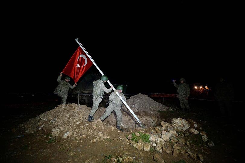 Kameraden gerettet: Bilder vom Nachteinsatz in Syrien.