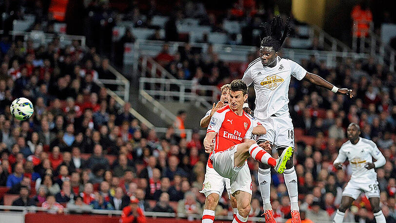 Bafetimbi Gomis erzielt das 1:0 für Swansea. Bafetimbi Gomis erzielt das 1:0 für Swansea.
