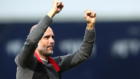 Manchester Citys Trainer Pep Guardiola jubelt über Sieg gegen Fulham.