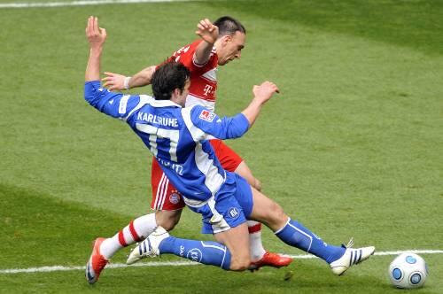 Lieferten sich verbissene Duelle: Franck Ribéry (hinten) und Andy  Görlitz.