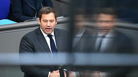 Klingbeil verteidigte seinen Etat.