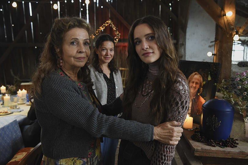 Michaela Mai, Hanna Herzsprung und Momo Beier in "Ein Münchner im Himmel". Michaela Mai, Hanna Herzsprung und Momo Beier in "Ein Münchner im Himmel".