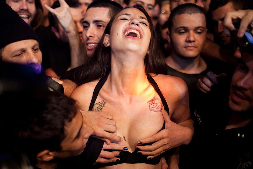 Heiße Bilder aus Brasilien: Bei Rock in Rio haben es Hunderttausende in der Stadt am Zuckerhut krachen lassen. Die Bilder.