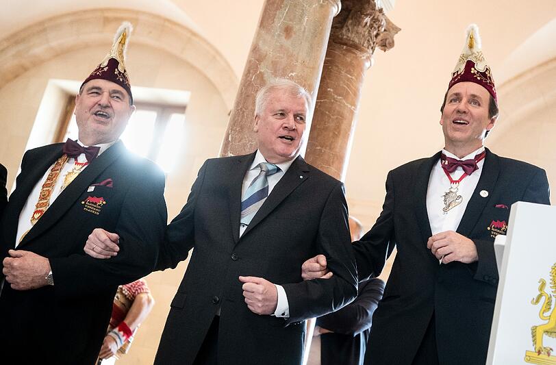 Lustiges Faschingstreiben in der bayerischen Staatskanzlei.
