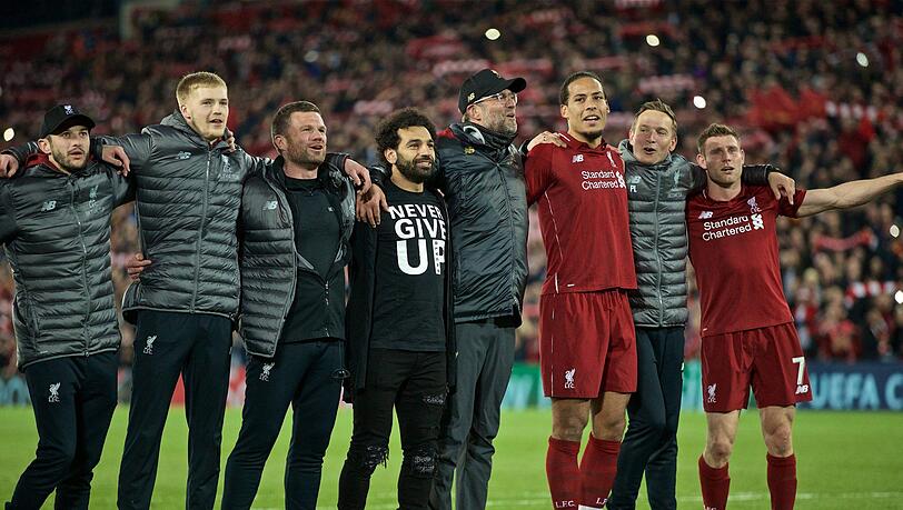 Jürgen Klopp feiert mit seinem Team den Einzug ins Champions-League-Finale. Jürgen Klopp feiert mit seinem Team den Einzug ins Champions-League-Finale.