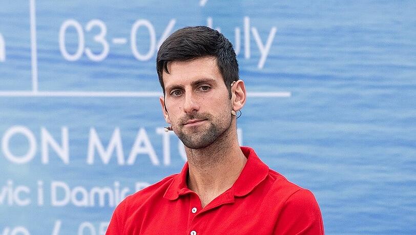 Novak Djokovic muss nach seiner Disqualifikation eine hohe Geldstrafe zahlen. Novak Djokovic muss nach seiner Disqualifikation eine hohe Geldstrafe zahlen.