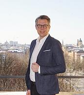 Ein Münchner und seine Stadt: CSU-Generalsekretär Markus Blume beim Fototermin im Landtag.