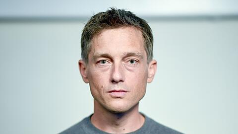 Schauspieler Volker Bruch dreht in Norditalien.