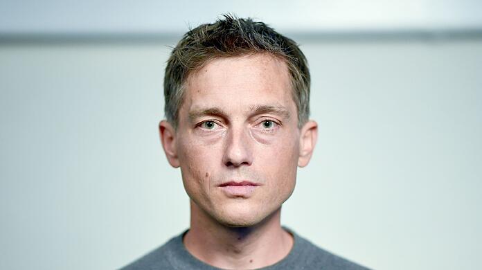 Schauspieler Volker Bruch dreht in Norditalien.