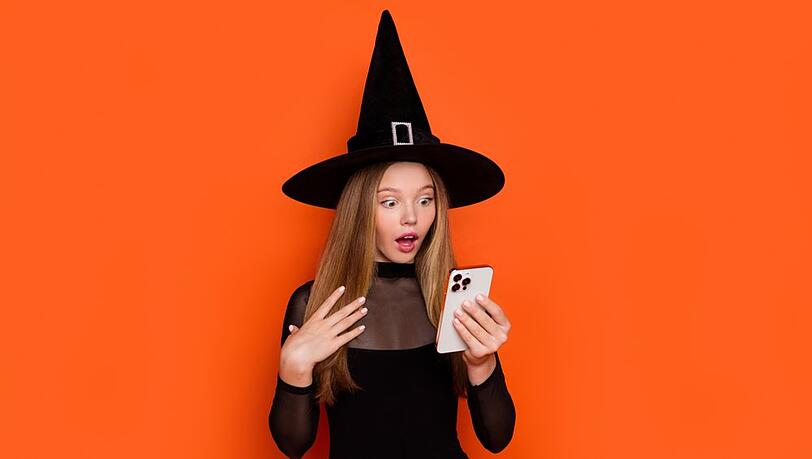 Das Smartphone hat auch zu Halloween die richtigen thematischen Apps parat. Das Smartphone hat auch zu Halloween die richtigen thematischen Apps parat.