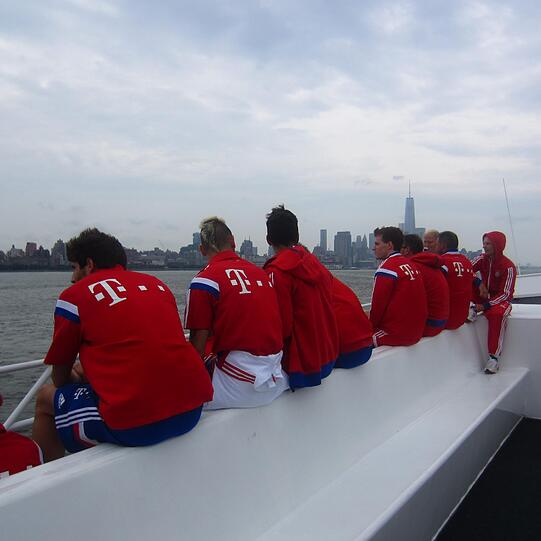 Die Spieler des FC Bayern beim etwas anderen Programmpunkt der US-Reise: Sightseeing!