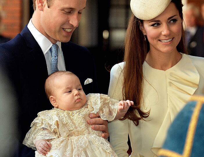 Prinz William mit Herzogin Kate bei der Taufe von Prinz George