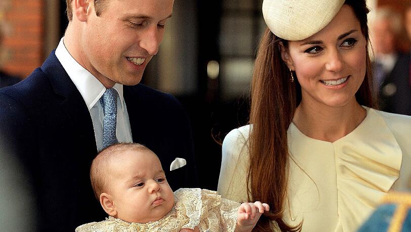 Prinz William mit Herzogin Kate bei der Taufe von Prinz George Prinz William mit Herzogin Kate bei der Taufe von Prinz George