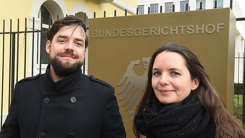 Der Kläger Fabian Z. mit seiner Anwältin Sabine Richly vor dem Bundesgerichtshof in Karlsruhe. Der Kläger Fabian Z. mit seiner Anwältin Sabine Richly vor dem Bundesgerichtshof in Karlsruhe.