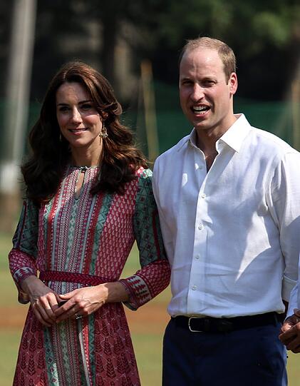 Kate und William beim Cricketspielen während ihrer großen Indien-Tour.