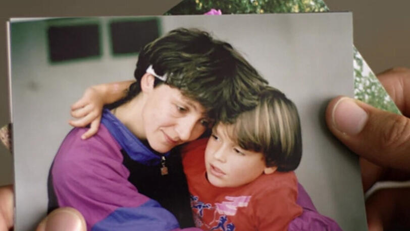 Mats Hummels als kleiner Junge in den Armen seiner Mutter. Mats Hummels als kleiner Junge in den Armen seiner Mutter.