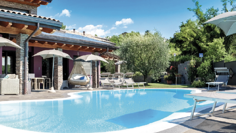 Sichern Sie sich jetzt Ihre Traumimmobilie: Ganz in der Nähe des Stadtkerns und der Seepromenade von Peschiera del Garda befindet sich diese wunderschöne Liegenschaft mit 2 Immobilieneinheiten, einem gemeinsamen beheizbaren Schwimmbad mit Whirlpool und privatem Garten von ca. 1.400 Quadratmetern. Sichern Sie sich jetzt Ihre Traumimmobilie: Ganz in der Nähe des Stadtkerns und der Seepromenade von Peschiera del Garda befindet sich diese wunderschöne Liegenschaft mit 2 Immobilieneinheiten, einem gemeinsamen beheizbaren Schwimmbad mit Whirlpool und privatem Garten von ca. 1.400 Quadratmetern.