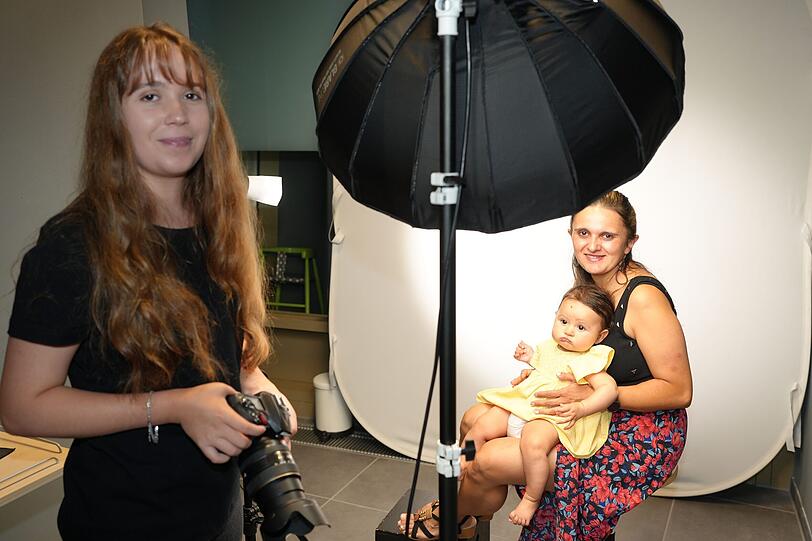 Fotos vom Profi: Mama Salome Rojas lässt sich mit Tochter Isabelle (sieben Monate) von Sandy Hoffmann fotografieren.