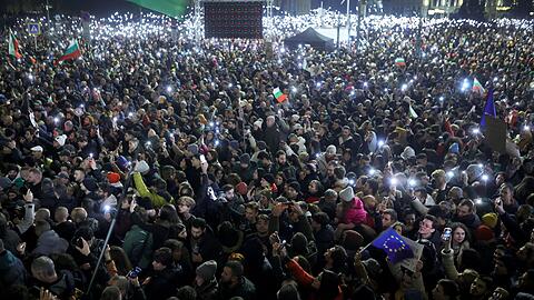 Die Neuwahl war nach Massenprotesten gegen Korruption und nach dem R&uuml;cktritt der prowestlichen Koalitionsregierung um ein konservatives B&uuml;ndnis (Gerb-SDS) im Dezember 2025 notwendig geworden. (Archivbild)