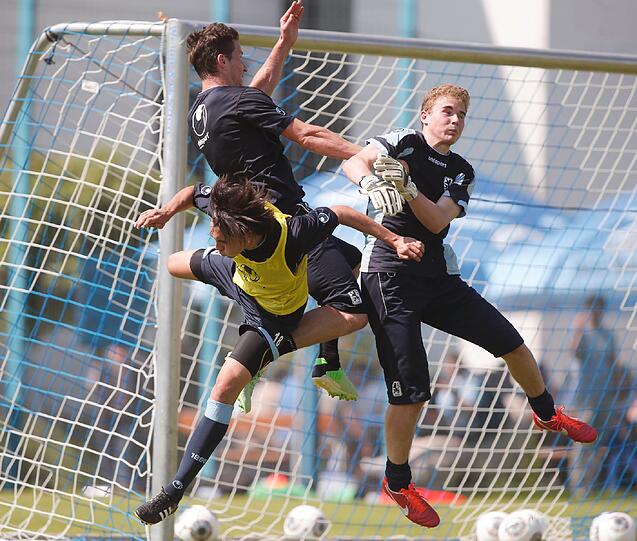 Strahlender Sonnenschein: Der TSV 1860 startet die Mission Aufstieg. Mit dabei: Die Neulöwen Daniel Adlung, Yannick Stark, Stephan Hain, Sebastian Hertner und Markus Schwabl. Die Bilder