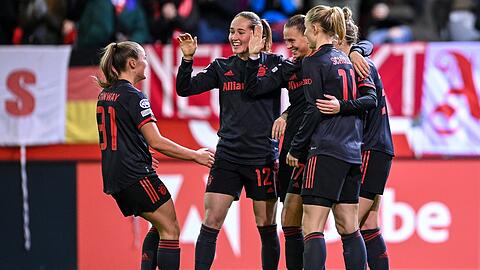 Auf den Zusammenhalt kommt es bei den Bayern-Damen an, vor allem jetzt, wo die Mannschaft so langsam in die finale Phase tritt.