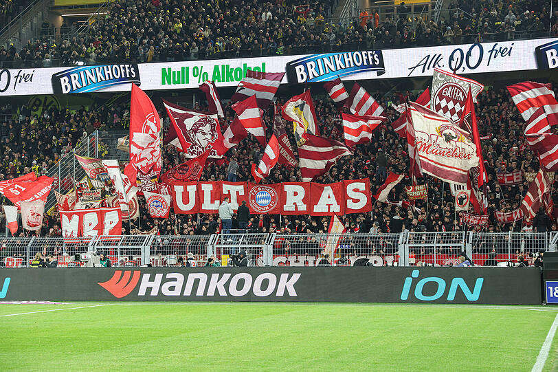 Aller Anfahrt ist schwer: Bayern-Fans müssen in Dortmund mit langen Anfahrzeiten zum Signal Iduna Park rechnen. Aller Anfahrt ist schwer: Bayern-Fans müssen in Dortmund mit langen Anfahrzeiten zum Signal Iduna Park rechnen.