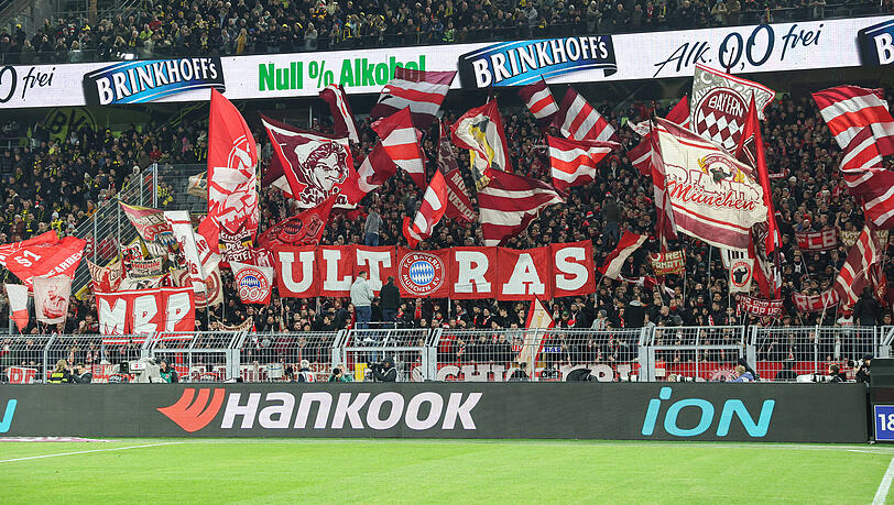 Aller Anfahrt ist schwer: Bayern-Fans müssen in Dortmund mit langen Anfahrzeiten zum Signal Iduna Park rechnen. Aller Anfahrt ist schwer: Bayern-Fans müssen in Dortmund mit langen Anfahrzeiten zum Signal Iduna Park rechnen.