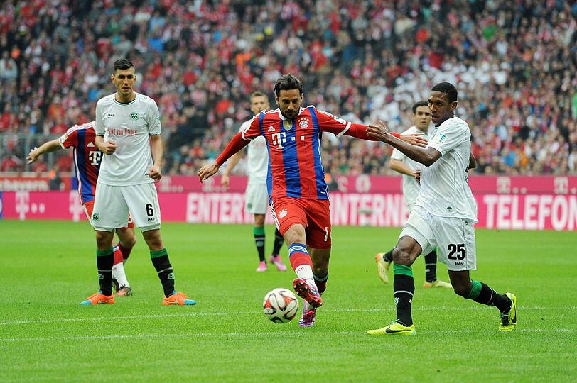 Claudio Pizarro &ndash; Ohne Bewertung   Bekam ein Nachgeburtstagsgeschenk von Pep zu seinem 36. Nur von Hannover nicht. Wollte sich auch selbst beschenken, sehr eifrig. Holte sich dabei ein bisschen Appetit für die Wiesn-Maß am Sonntag.
