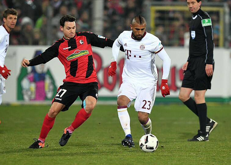 6. Arturo Vidal: In Freiburg quälte sich der Chilene nach vorheriger Rippenprellung durchs Spiel, wirkte nicht fit, ließ sich viel zu weit nach hinten zurückfallen. Körperlich zu 100 Prozent wehrhaft, ist der selbst ernannte Krieger die Komponente im Mittelfeld, die den Bayern in den letzten Jahren fehlte: Das Mannhafte, die Prise Effenberg.