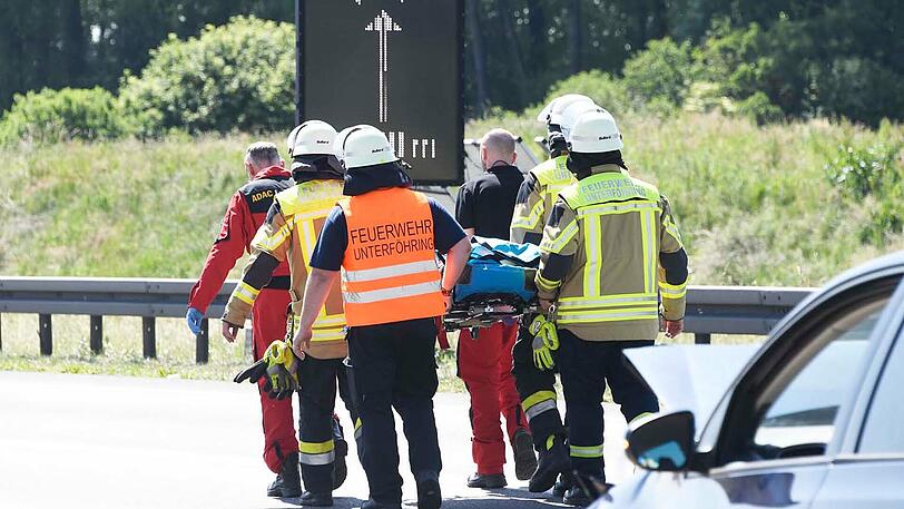 Eine Verletzte musste mit einem Rettungshubschrauber ins Klinikum geflogen werden.