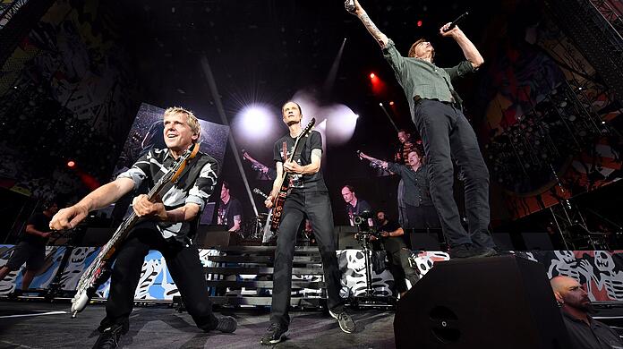 Festabend für Fans: Die Toten Hosen im Münchner Olympiastadion.