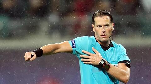 Der niederländische Schiedsrichter Danny Makkelie leitet das Champions-League-Spiel des FC Bayern München bei Red Bull Salzburg.