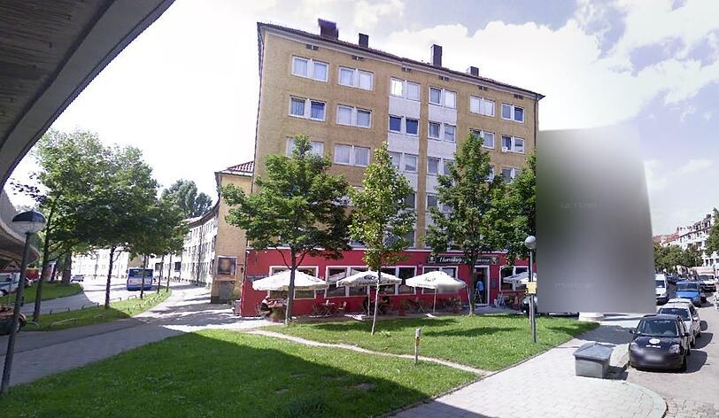 Candidplatz: 2008 ist hier noch die Wirtschaft "Horoskop". Der Block entlang der Candidstraße ist abgerissen, die Fläche wird derzeit neu bebaut.