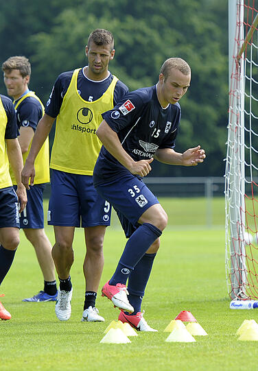 Sprinten, flanken, schießen: So hart arbeiten die Löwen im Trainingslager.