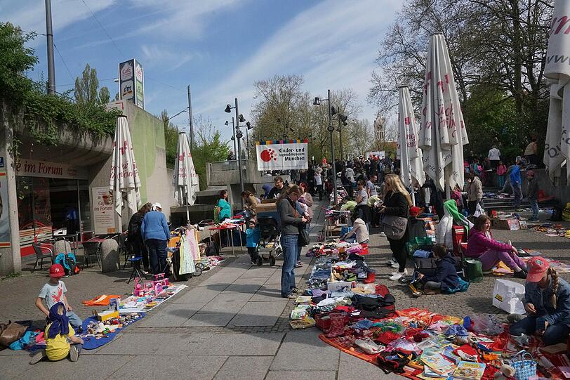 Bestes Wetter am Samstag an der Münchner Freiheit.