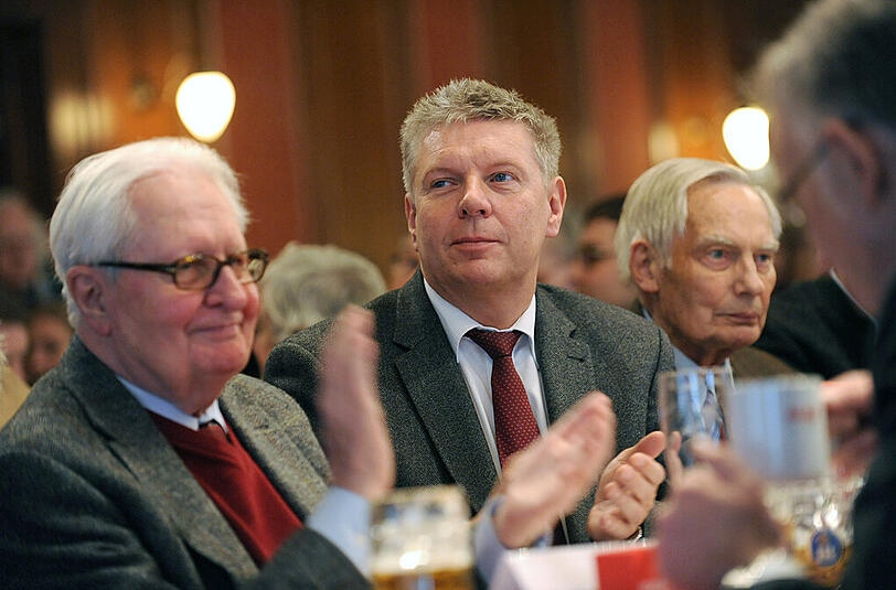 Hans-Jochen Vogel (l), Dieter Reiter und Georg Kronawitter (r) auf dem SPD-Parteitag 2012.
