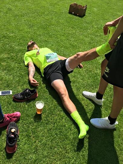 Torjäger Sascha Mölders ist ein Sportfreak: Der Neuzugang, der bei vielen Fans direkt zum Publikumsliebling avancierte, absolvierte in der Sommerpause zum Marathonläufer und nahm am Rhein-Ruhr-Lauf teil.