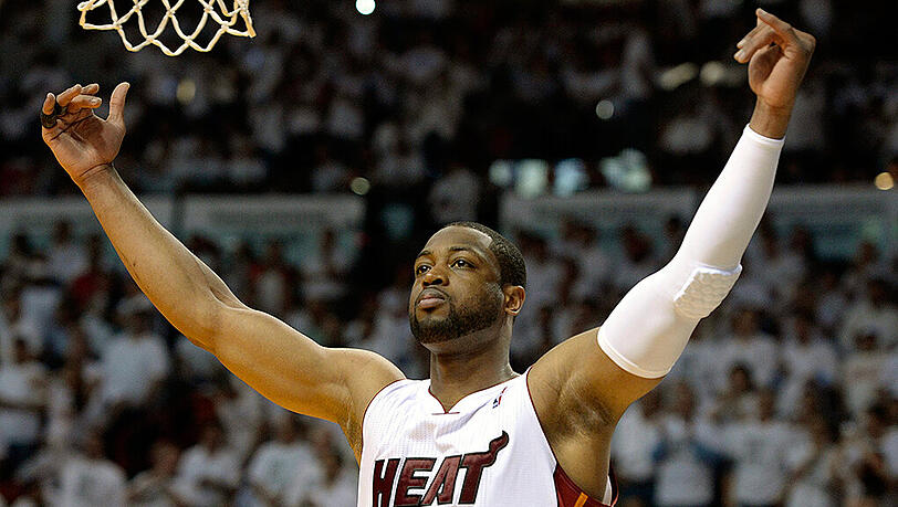 Dwayne Wade (hier im Trikot seines Ex-Klubs Mimai Heat)hat sich zu einer Kopf-ab-Geste hinreißen lassen. Dwayne Wade (hier im Trikot seines Ex-Klubs Mimai Heat)hat sich zu einer Kopf-ab-Geste hinreißen lassen.