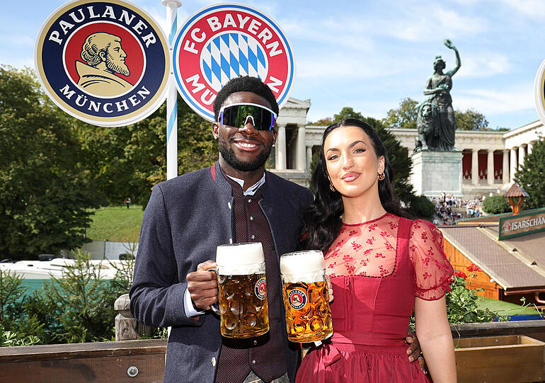 Alphonso Davies und seine Ehefrau Sheyenne. Alphonso Davies und seine Ehefrau Sheyenne.