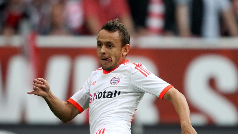 Rafinha ist beim FC Bayern derzeit nur Ersatzspieler. Rafinha ist beim FC Bayern derzeit nur Ersatzspieler.