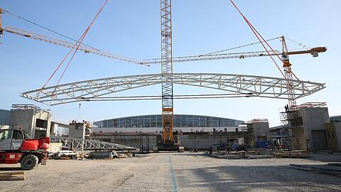 Noch ist es eine große Baustelle: Hier entstehen die neuen Hallen der Messe in Riem.