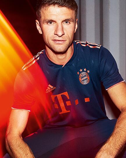 Dunkelblau und mit dezenten Rauten verziert - so sieht das Champions-League-Trikot des FC Bayern in der Saison 2019/20 aus.