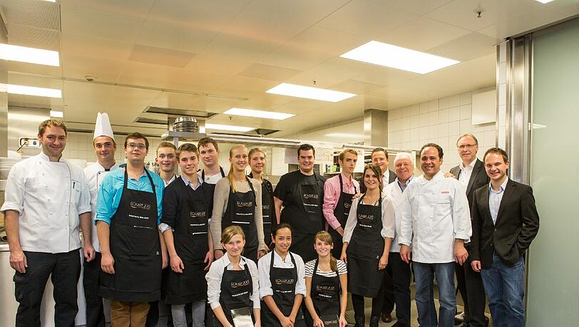 Der BMW-Nachwuchs mit Eckart Witzigmann und seiner Crew. Der BMW-Nachwuchs mit Eckart Witzigmann und seiner Crew.