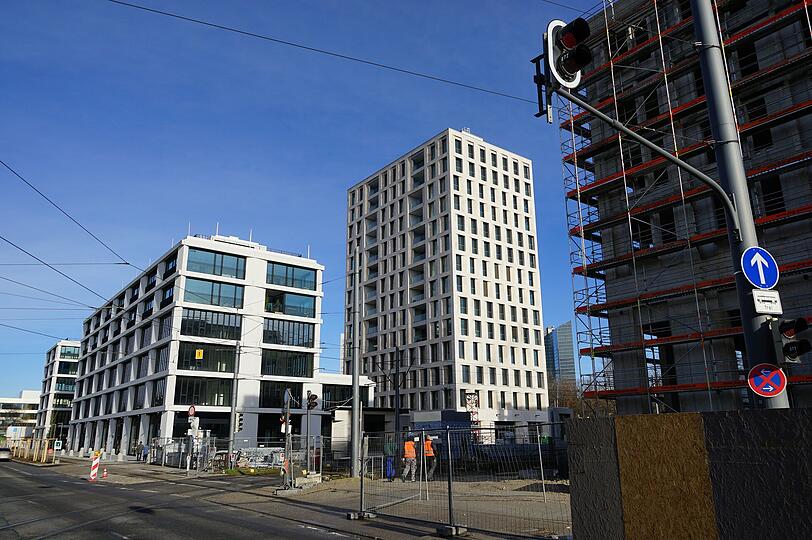 So schaut es derzeit am Schwabinger Tor in der Leopoldstraße aus. Das Quartier nimmt Gestalt an.