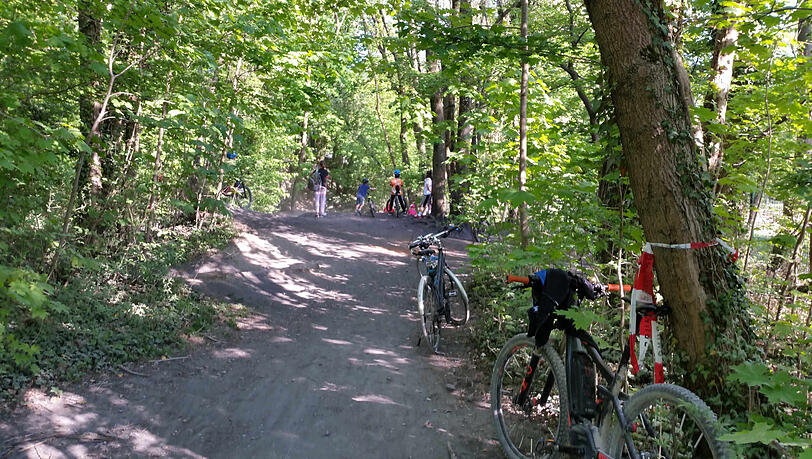 Der Tatort: Das Gelände für Mountainbiker. Der Tatort: Das Gelände für Mountainbiker.
