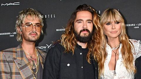 Bill Kaulitz (l.) beschenkte sich und seinen Bruder Tom zum 50. Geburtstag von Heidi Klum gleich mit.