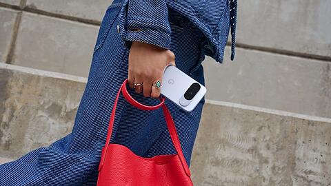 Das Pixel 10 ist mit 6,3 Zoll Bildschirmdiagonale genau so groß wie sein Vorgänger.