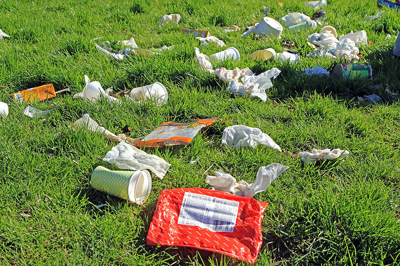 Am Ende bleibt M&uuml;ll: eines der Probleme, die das Wildcampen mit sich bringt.